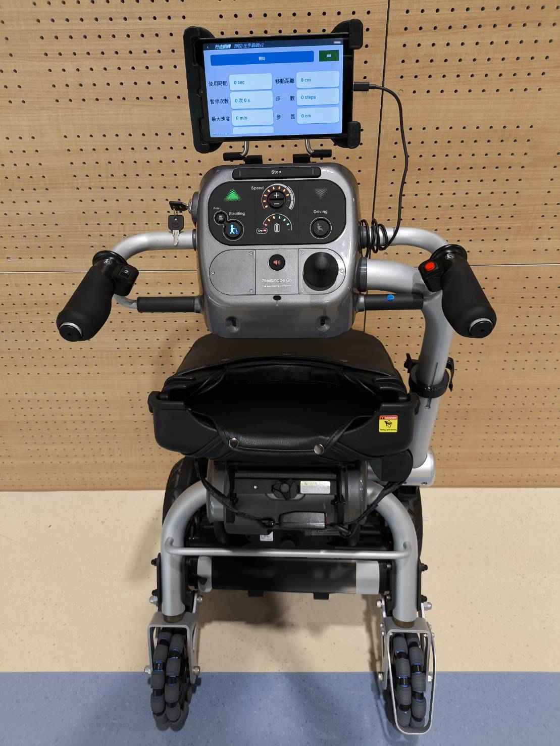 電動雙用代步暨助行器外觀